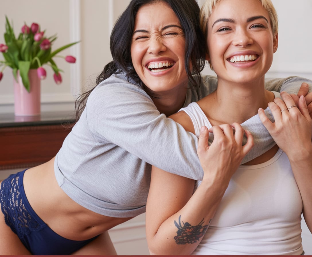 Nachtrust tijdens je menstruatie: De beste slaapposities en ondergoedkeuzes