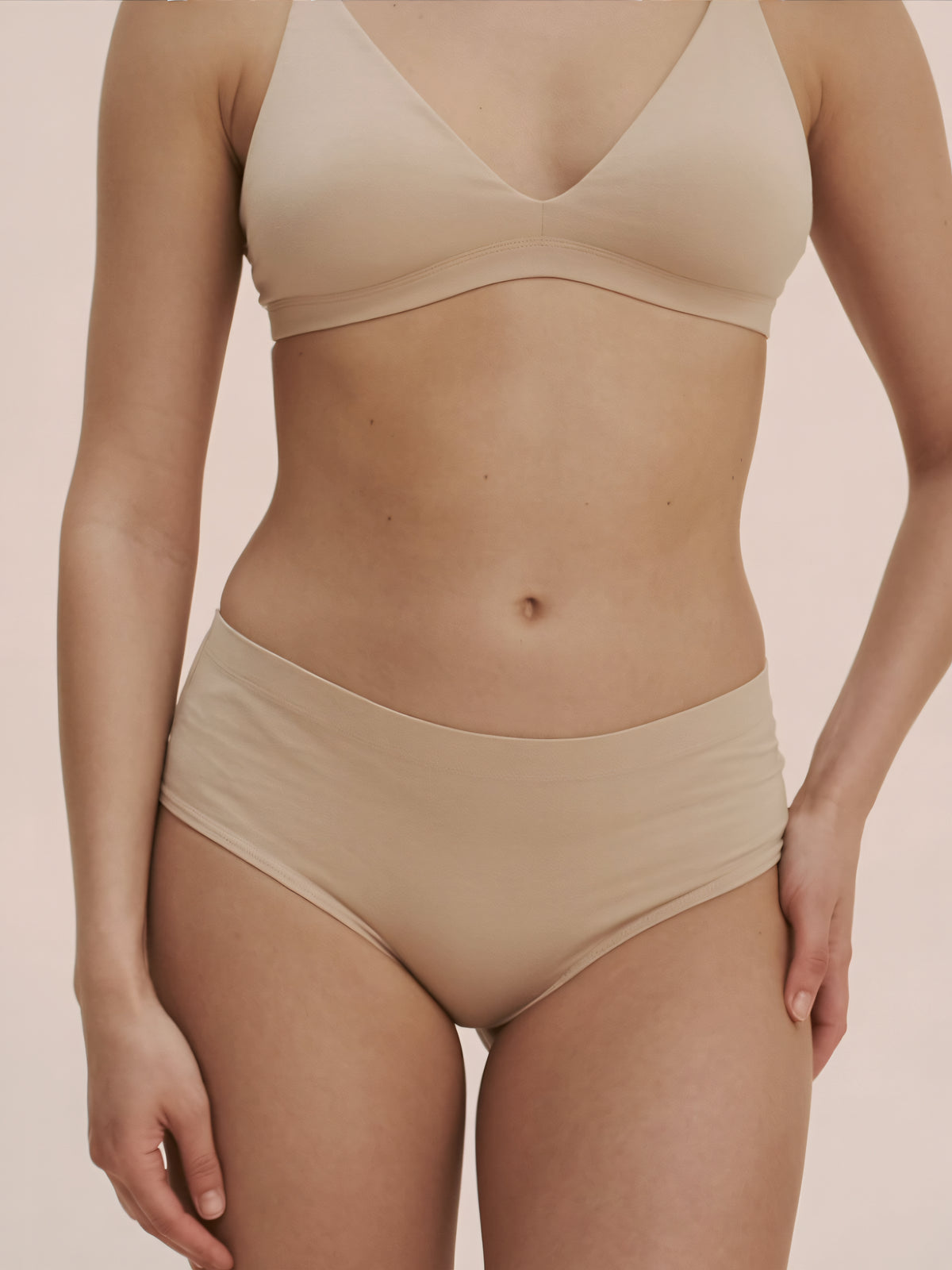 Hugger Brief | Sömlös komfort | 100% läckagesäker, dag & natt | Apricot | menstrosor