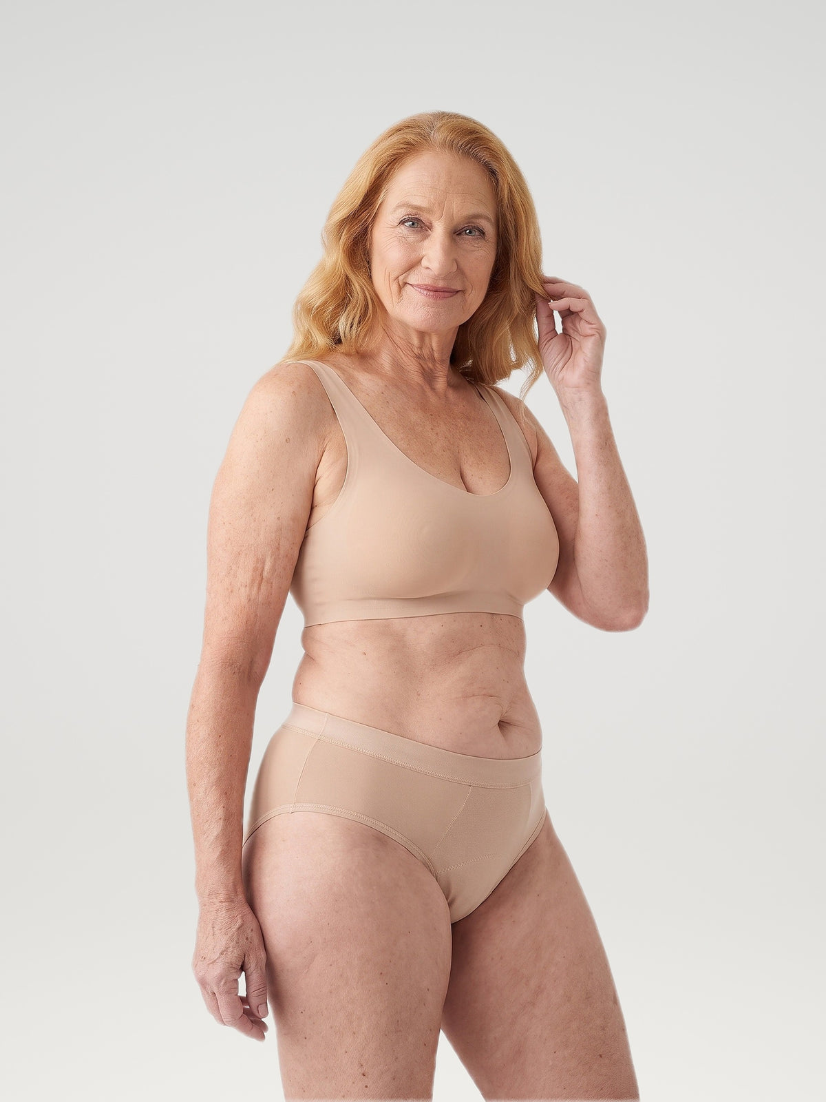 Naadloze Brief apricot, vooraanzicht aan model