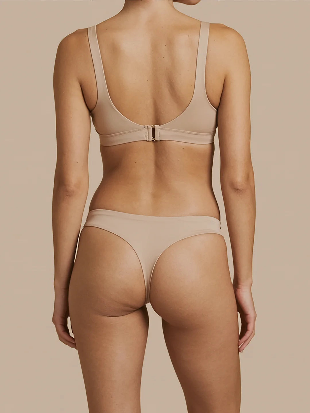 Menstruatie ondergoed apricot, naadloze brazilian gedragen van achteren