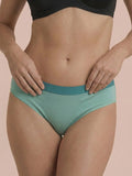 Menstruatie ondergoed mint, close-up van gedragen hipster brief aan de voorkant