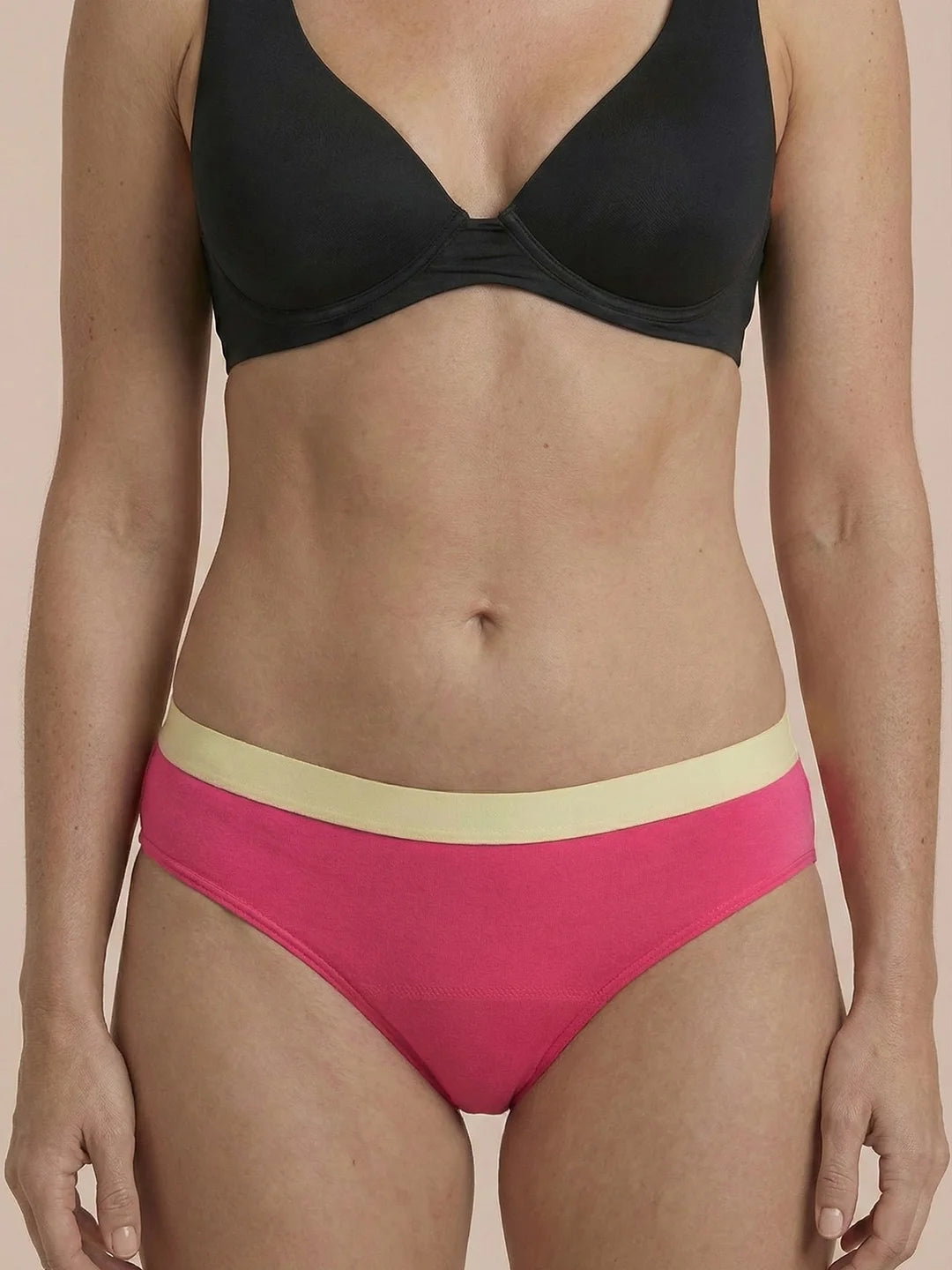 Menstruatie ondergoed rood geel, close-up van gedragen hipster brief aan de voorkant
