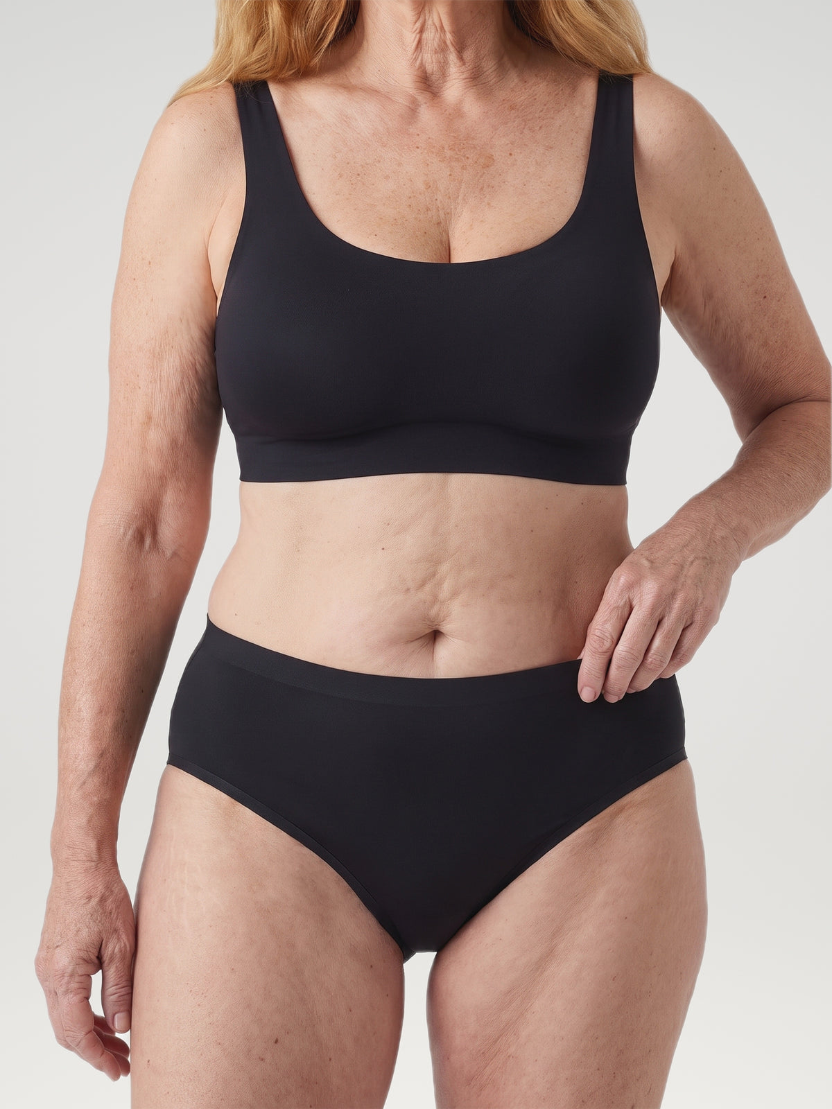 High Waist Brief zwart, detail van de naadloze, gebonden bovenrand