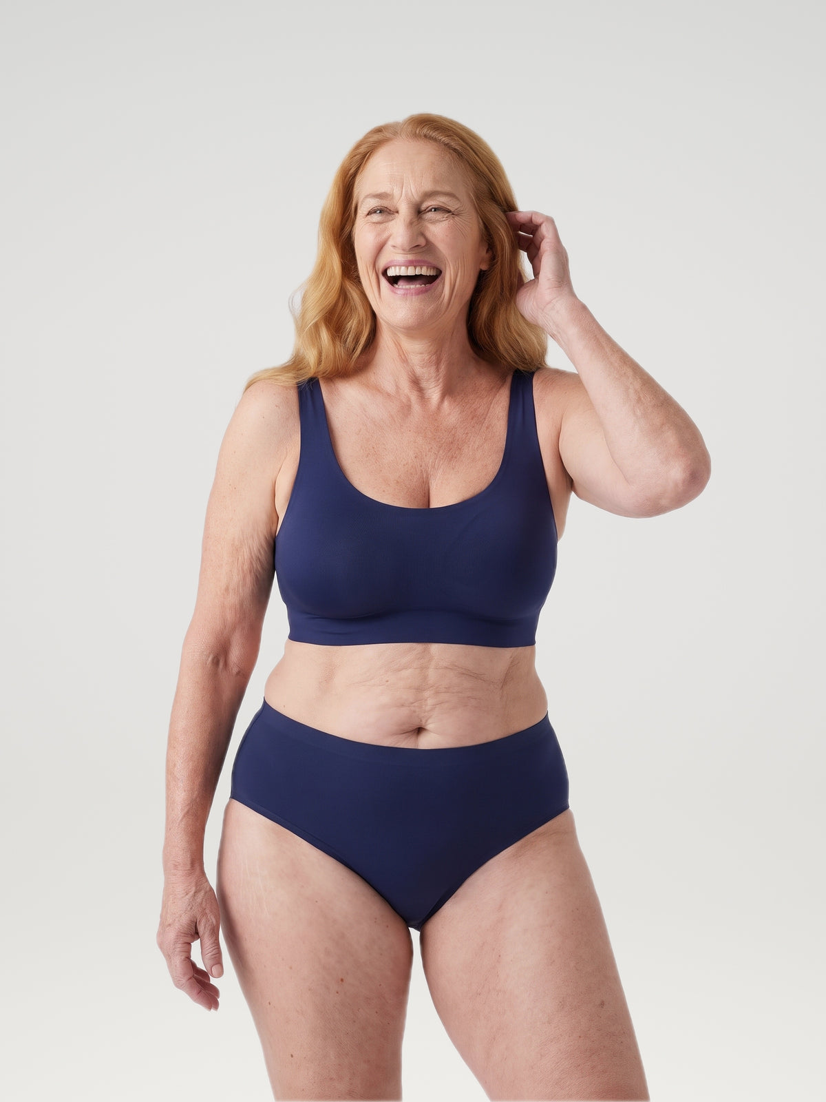 High Waist Brief blauw, vooraanzicht aan model